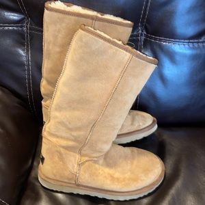 Tan UGG Size 8 Womens